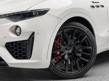 MASERATI Levante Modena S Ultima PANO   1. HAND