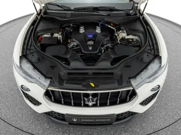MASERATI Levante Modena S Ultima PANO   1. HAND