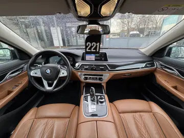 BMW 740d xDrive Glasdach AHK St-Hzg Massage DA-Prof