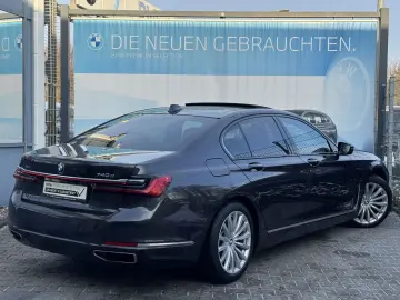 BMW 740d xDrive Glasdach AHK St-Hzg Massage DA-Prof