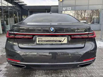 BMW 740d xDrive Glasdach AHK St-Hzg Massage DA-Prof