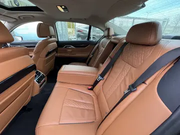 BMW 740d xDrive Glasdach AHK St-Hzg Massage DA-Prof