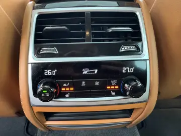 BMW 740d xDrive Glasdach AHK St-Hzg Massage DA-Prof