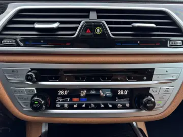 BMW 740d xDrive Glasdach AHK St-Hzg Massage DA-Prof