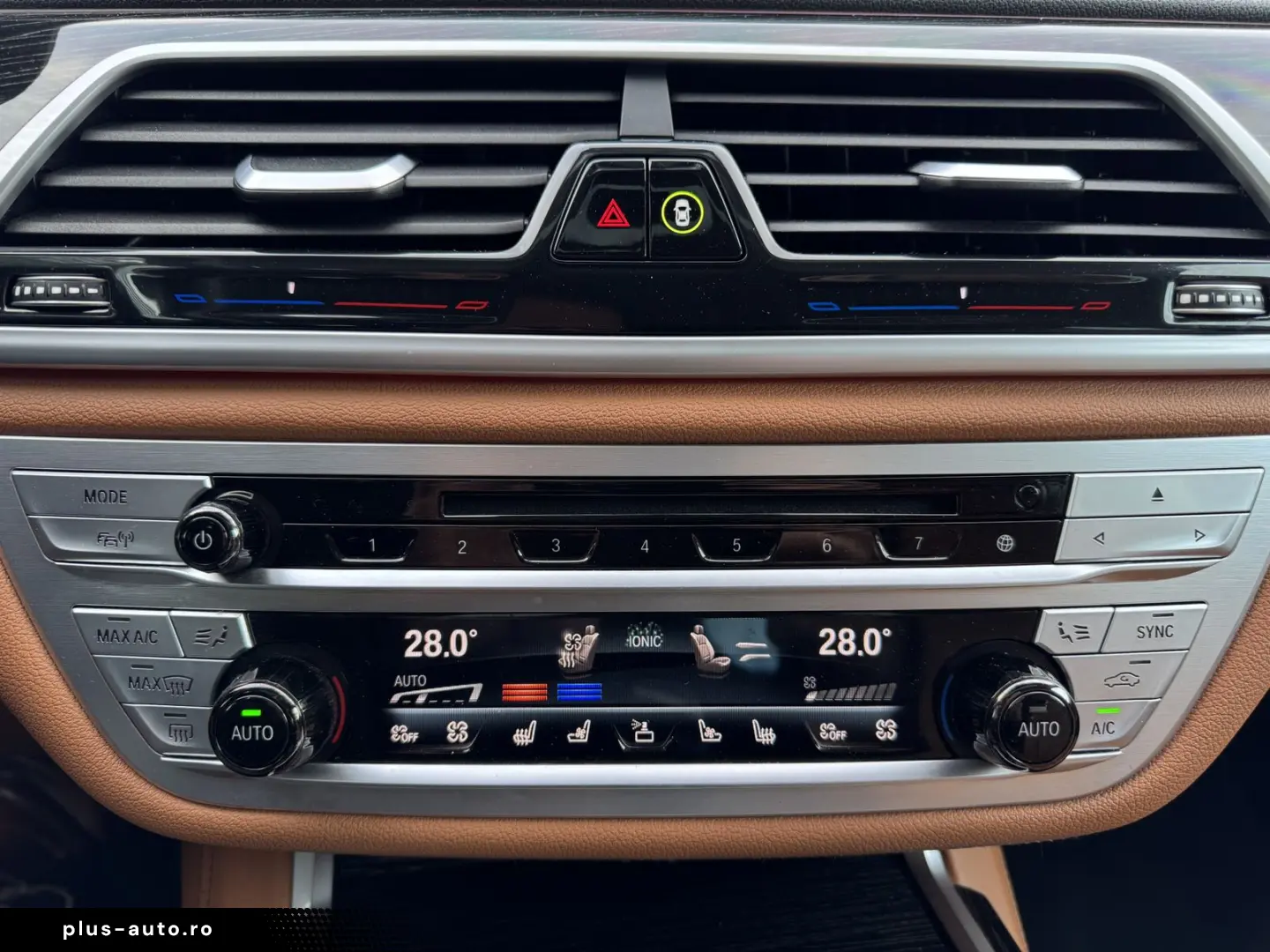 BMW 740d xDrive Glasdach AHK St-Hzg Massage DA-Prof