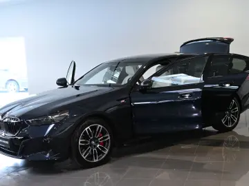 BMW i5 40 xDrive M Sport Pro Pano HUD ACC B&O