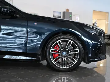 BMW i5 40 xDrive M Sport Pro Pano HUD ACC B&O