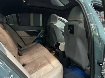 BMW i5 40 eDrive M Sport  PANORAMA   Iconic Glow B&W