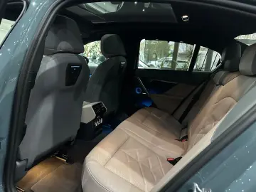 BMW i5 40 eDrive M Sport  PANORAMA   Iconic Glow B&W