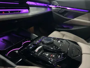 BMW i5 40 eDrive M Sport  PANORAMA   Iconic Glow B&W