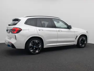 BMW iX3 Impressive ACC 360 HUD AHK DAB Panorama H K