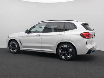 BMW iX3 Impressive ACC 360 HUD AHK DAB Panorama H K