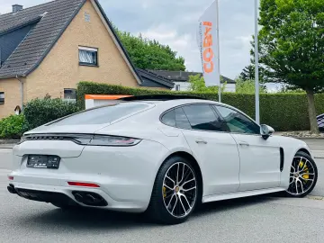 PORSCHE Panamera GTS V8 KERAMIK GARANTIE MASSAGE MATRIX
