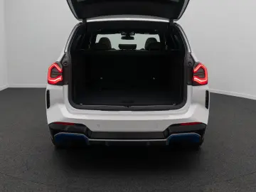 BMW iX3 IMPRESSIVE 360 DAB Alarm HUD Panorama 20Zoll