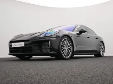 PORSCHE Panamera 4