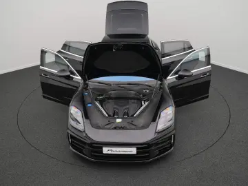 PORSCHE Panamera 4