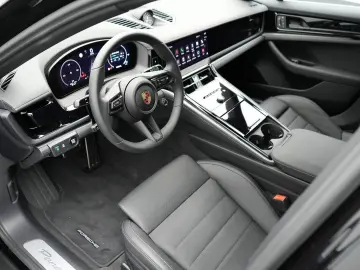 PORSCHE Panamera 4