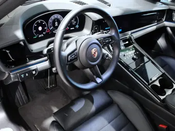 PORSCHE Panamera  Matrix-LED ACC HUD BOSE SHZ DAB PDC