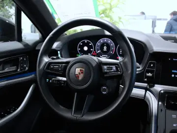 PORSCHE Panamera  Matrix-LED ACC HUD BOSE SHZ DAB PDC