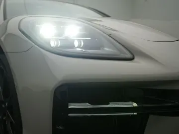 PORSCHE Panamera 4 E-Hybrid