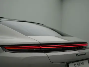 PORSCHE Panamera 4 E-Hybrid