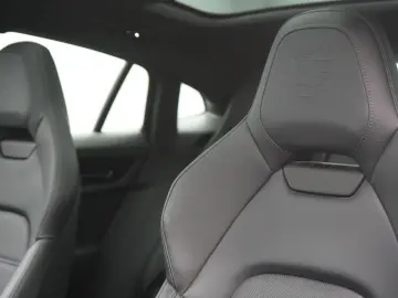 PORSCHE Panamera 4 E-Hybrid