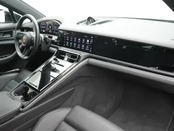 PORSCHE Panamera 4 E-Hybrid
