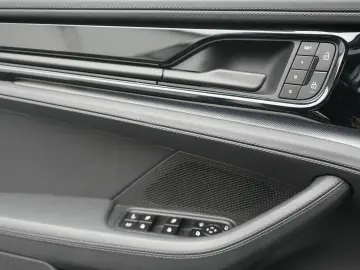 PORSCHE Panamera 4 E-Hybrid