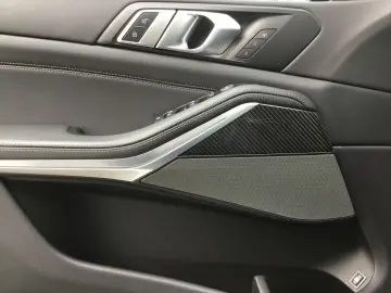 BMW X5 xDrive50e M SPORT PRO AHK KAMERA ICONIC GLOW