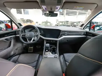 VW Touareg R-Line 3 0 l TSI 4M AHK STANDHZ. LUFTF.