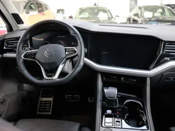 VW Touareg R-Line 3 0 l TSI 4M AHK STANDHZ. LUFTF.