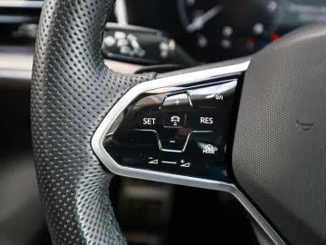 VW Touareg R-Line 3 0 l TSI 4M AHK STANDHZ. LUFTF.