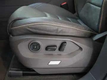 VW Touareg R-Line 3 0 l TSI 4M AHK STANDHZ. LUFTF.