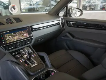 PORSCHE CAYENNE PLATINUM EDITION