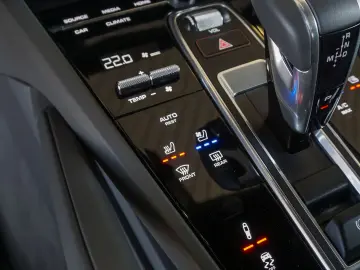 PORSCHE CAYENNE PLATINUM EDITION