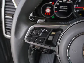 PORSCHE CAYENNE PLATINUM EDITION