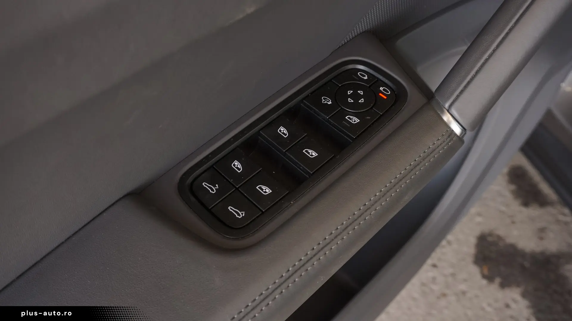 PORSCHE CAYENNE PLATINUM EDITION