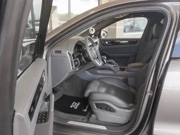 PORSCHE CAYENNE PLATINUM EDITION