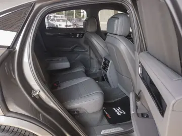 PORSCHE CAYENNE PLATINUM EDITION