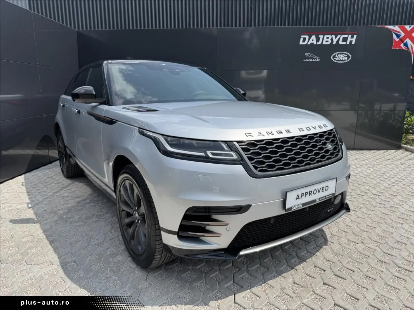 LAND ROVER Range Rover Velar D200 R-DYNAMIC SE DPH ZÁRUKA