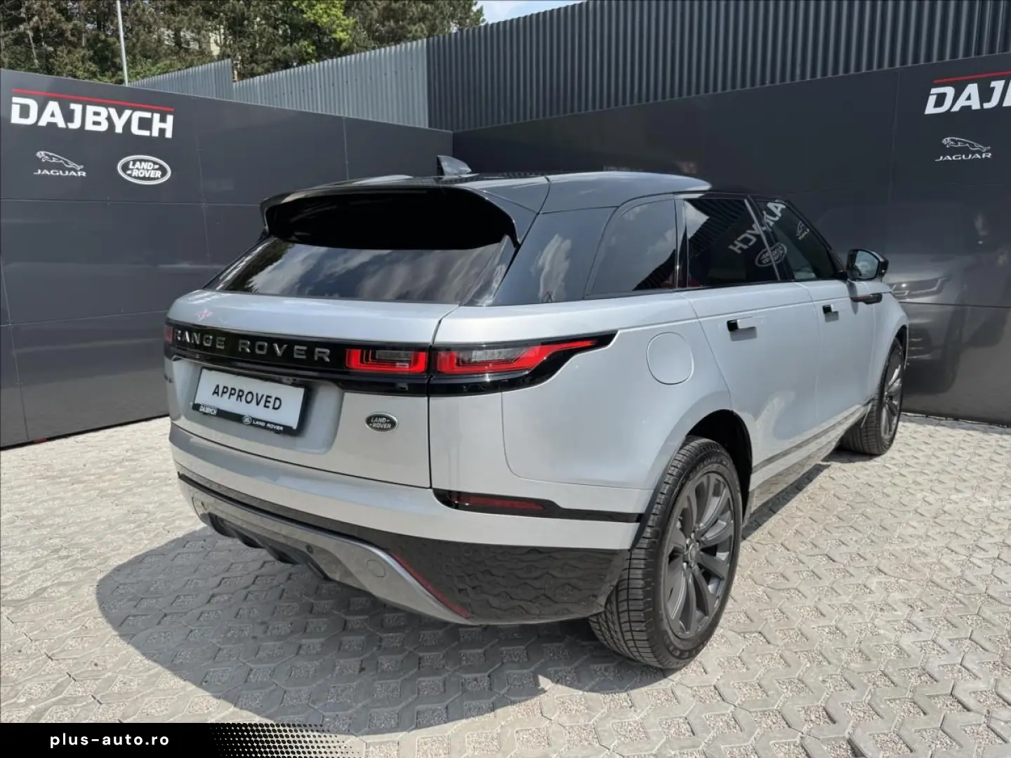 LAND ROVER Range Rover Velar D200 R-DYNAMIC SE DPH ZÁRUKA