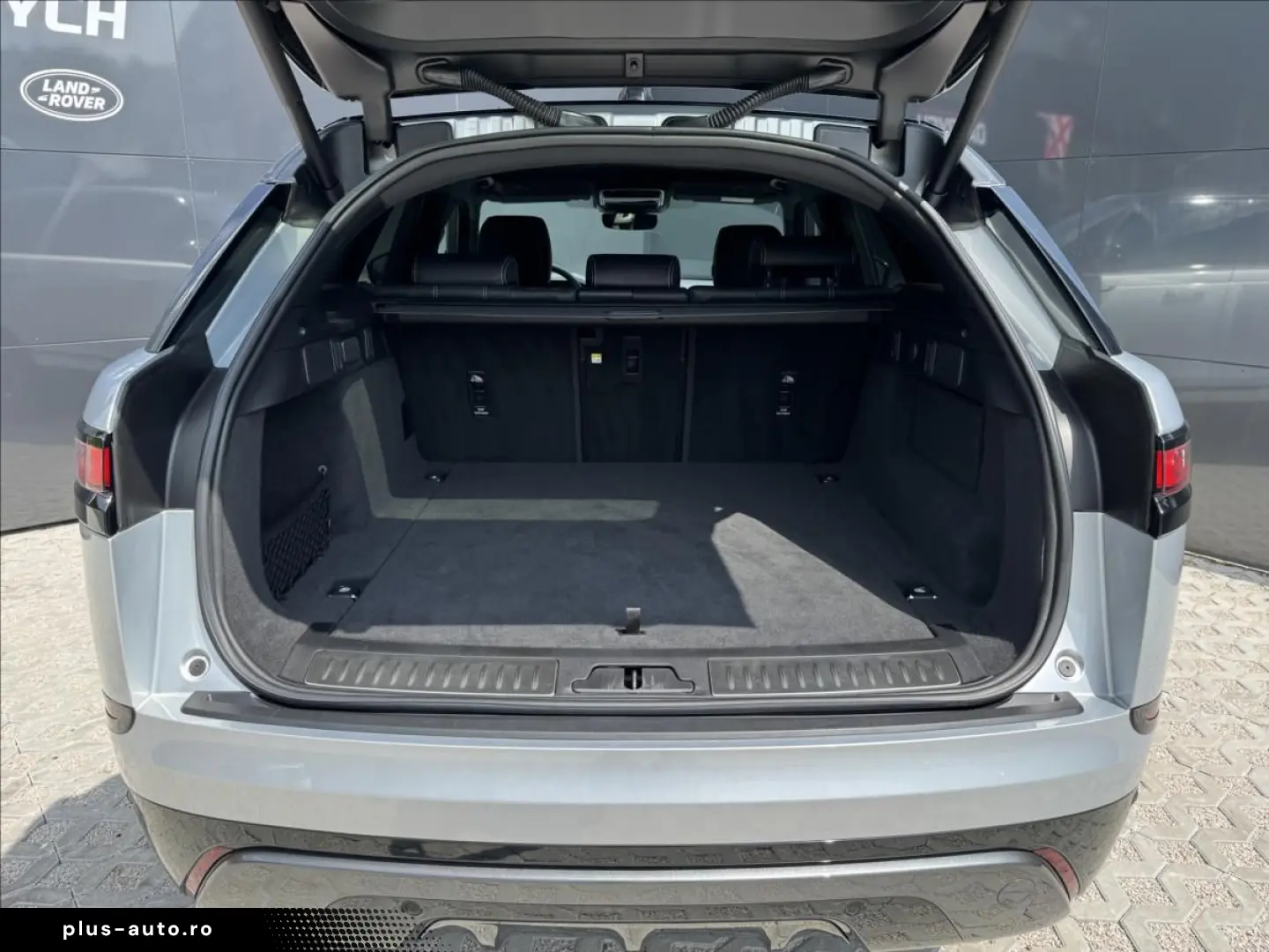 LAND ROVER Range Rover Velar D200 R-DYNAMIC SE DPH ZÁRUKA