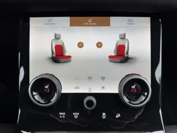 LAND ROVER Range Rover Velar D200 R-DYNAMIC SE DPH ZÁRUKA