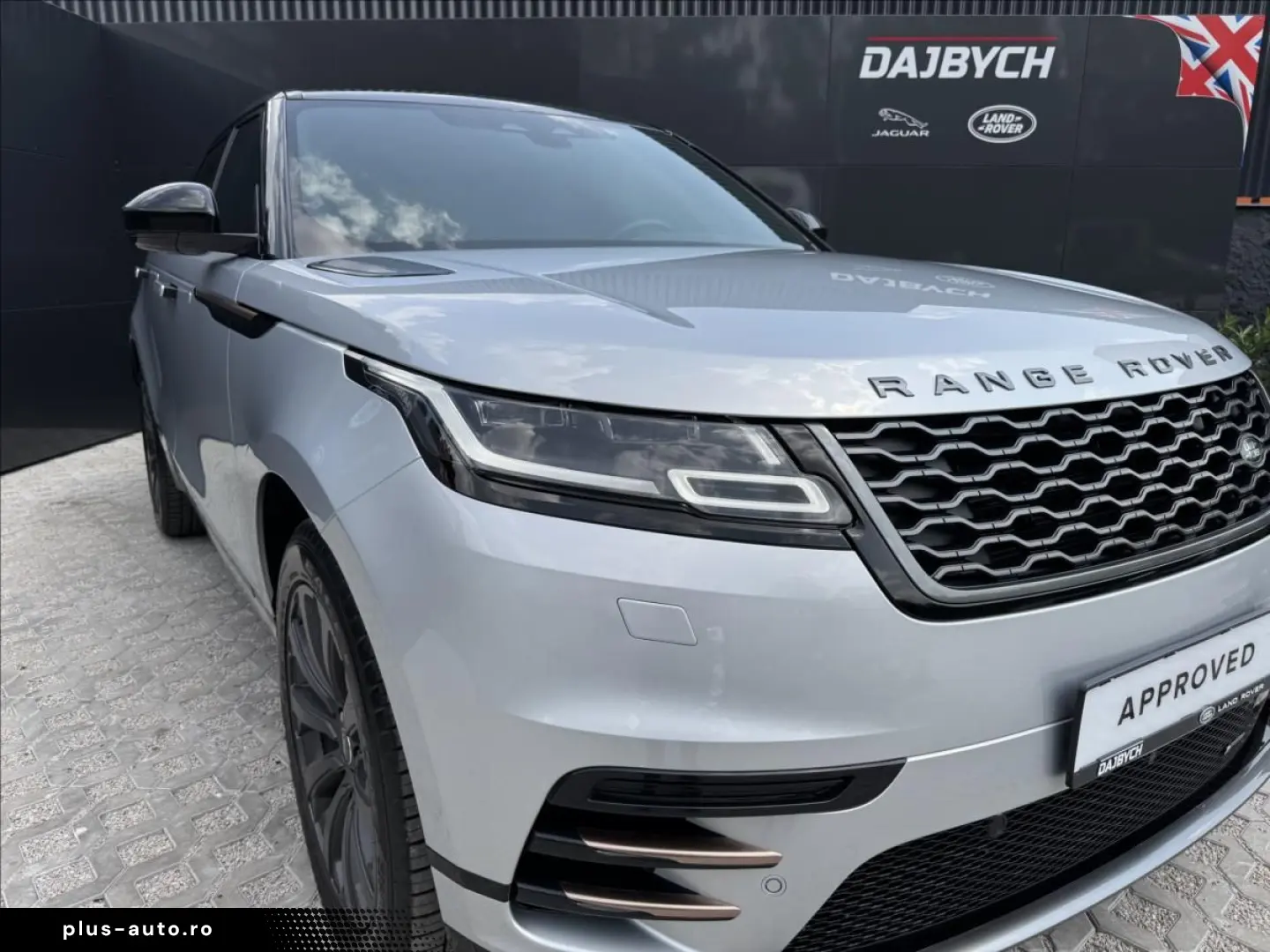 LAND ROVER Range Rover Velar D200 R-DYNAMIC SE DPH ZÁRUKA