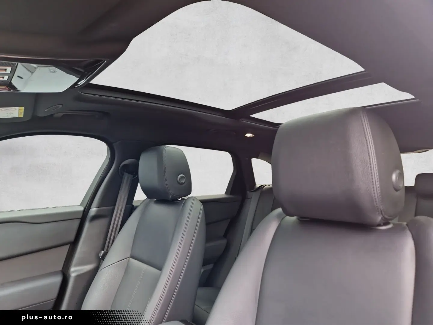 LAND ROVER Range Rover Velar R-Dynamic SE Pano AHK Matrix