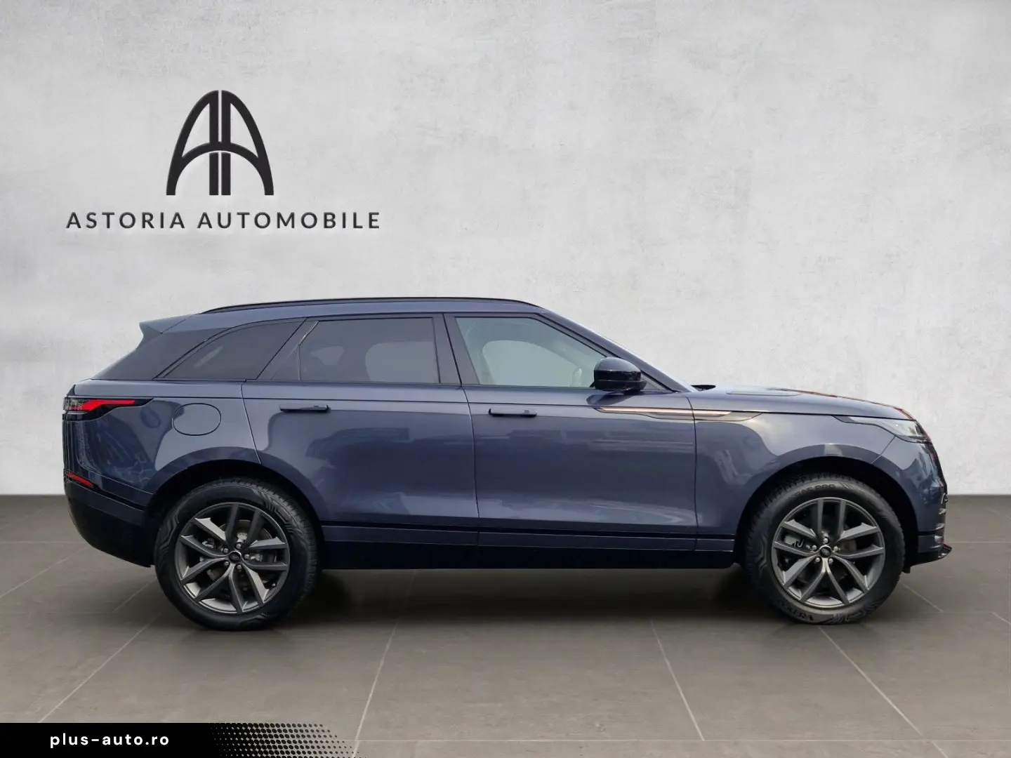 LAND ROVER Range Rover Velar R-Dynamic SE Pano AHK Matrix