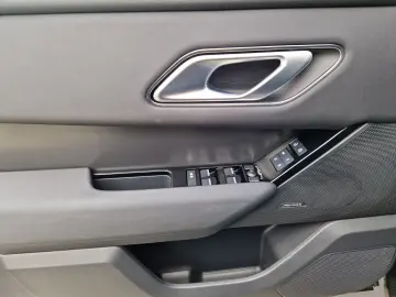 LAND ROVER Range Rover Velar R-Dynamic SE Pano AHK Matrix