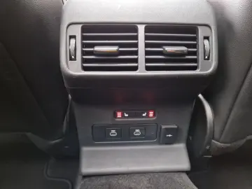 LAND ROVER Range Rover Velar R-Dynamic SE Pano AHK Matrix