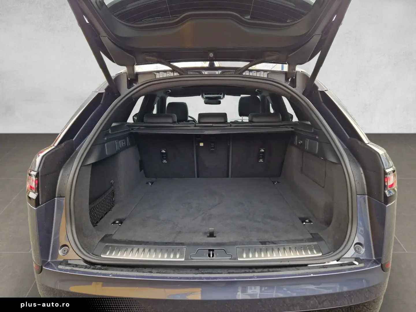 LAND ROVER Range Rover Velar R-Dynamic SE Pano AHK Matrix