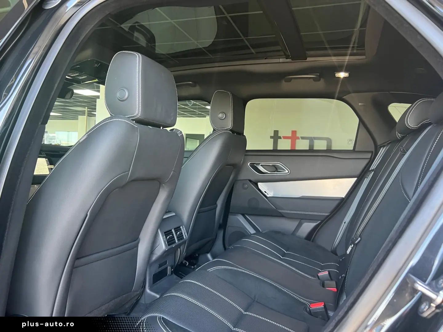 LAND ROVER Range Rover Velar R-Dynamic SE LUFT Pano AHK